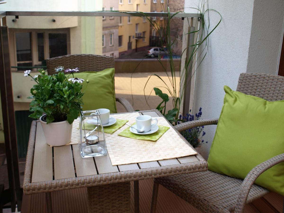 Apartament Metro Kowienska Varsovia Exterior foto